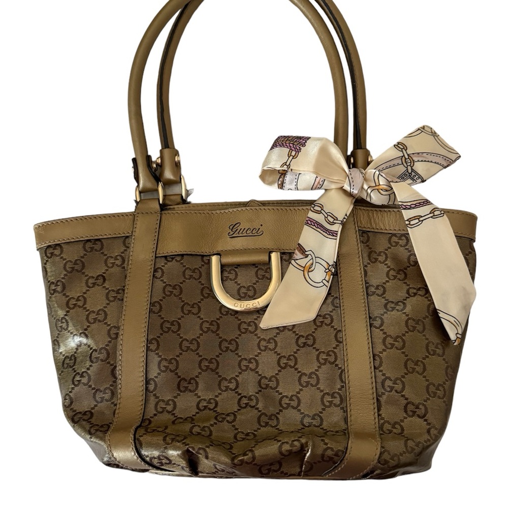 Gucci Abbey D Ring shoulder bag in gold metallic. Gucci Dust bag & box.